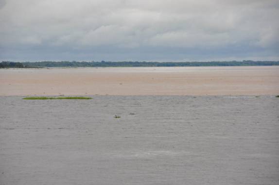 O 'encontro das águas', ponto de encontro entre o Rio Negro e o Rio Solimões, formando o Rio Amazonas